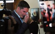 Nach Bekanntwerden des Wahlresultats liess Sieger David Zuberbühler seinen Emotionen freien Lauf. Bild: Yann Lengacher