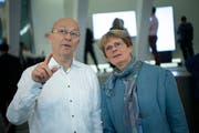 Ständeratskandidat Pietro Vernazza GLP mit Wahlhelferin Margrit Kessler. (Bild: Ralph Ribi)