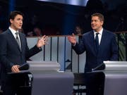 Rund 27 Millionen Bürger waren in Kanada dazu aufgerufen, ein neues Parlament zu wählen. Es zeichnet sich ein knappes Rennen zwischen den Liberalen von Premierminister Trudeau (l) und dessen konservativem Herausforderer Andrew Scheer ab. (Bild: KEYSTONE/AP The Canadian Press/ADRIAN WYLD)