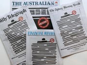 Schwarze Titelbilder am Montag: Protest gegen Einschränkungen der Pressefreiheit in Australien. (Bild: KEYSTONE/AP/RICK RYCROFT)