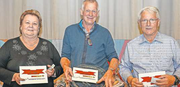 Das Siegertrio Theres Inderbitzin (2. Rang, von links), Sieger Peter Suter und Ferdy Lindauer (3. Rang). (Bilder: Ernst Immoos)