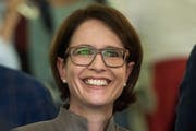 Die neu gewählte FDP-Nationalrätin Susanne Vincenz-Stauffacher (Abtwil) am Sonntag im kantonalen Wahlzentrum im Pfalzkeller. Vincenz-Stauffacher ist Mitglieder der Umweltfreisinnigen St.Gallen (UFS). (Bild: Benjamin Manser - 20. Oktober)