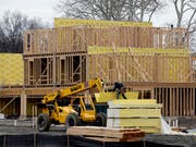 Die Risiken am Immobilienmarkt haben wieder zugenommen (Symbolbild). (Bild: KEYSTONE/AP/SETH WENIG)