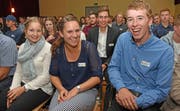 Strahlende Gesichter der drei besten Lehrabsolventen (von links): Lea Fischer, Myriam Bucher und Marco Niederberger. (Bilder: Robert Hess, Alpnach, 18. Oktober 2019)
