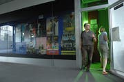 Christof Stillhard und sein Kino - hier im Jahr 2009, noch vor dem Umbau. (Bild: Nana do Carmo)