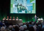 Der Verwaltungsrat des FC St.Gallen an der Generalversammlung vor einem Jahr (von links): Sekretärin Riana Podrecca, Stefan Wolf, Peter Germann, Patrick Gründler, Christoph Hammer und Präsident Matthias Hüppi. (Bild: Michel Canonica)