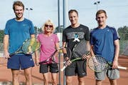 So speziell wie die Spielerpaarungen waren auch die Spitzenklassierungen (v.l.): Patrick Hasler (2. Platz), Marlene Kühnis (4. ), Björn Schneider (Sieger) und Jonas Kobler (3.). (Bild: pd)