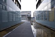 In diesem Gebäude auf dem Siemens-Areal ist Shire heute noch präsent. Doch bald folgt der Wegzug. (Bild: Werner Schelbert, Zug, 24. Januar 2014)