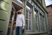 Moritz Stiefel vor seinem Restaurant Stiefels Hopfenkranz an der Zürichstrasse. (Bild: Dominik Wunderli, Luzern, 20. Februar 2019)