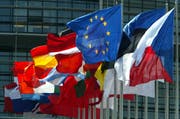 Die Landesfahnen der EU-Mitgliedsstaaten vor dem europäischen Parlament in Strasbourg. Vielleicht flattert hier bald auch die kroatische Flagge. (Reuters)