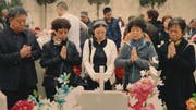 Yu Hao auf dem Friedhof in China. (Bild: PD)