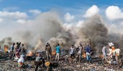 Die Arbeits- und Lebensumstände auf der Elektroschrott-Deponie Agbogbloshie sind Gegenstand des Dokumentarfilms «Welcome to Sodom». St.Galler Premiere hat der Streifen am Freitag in der Lokremise. (Bild: PD)