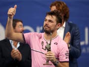 Daumen hoch: Obwohl er den Final beim ATP-Turnier in Antwerpen gegen Andy Murray auf ärgerliche Weise verlor, zeigt sich Stan Wawrinka mit seiner Form vor dem ersten Auftritt bei den Swiss Indoors zufrieden (Bild: KEYSTONE/AP/FRANCISCO SECO)