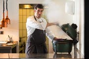 «Ich will die ganze Verantwortung für meine Gerichte übernehmen – vom Acker bis auf den Teller», sagt Markus Burkhard, Chefkoch des Restaurants Jakob in Rapperswil. Bild: Marcus Gyger