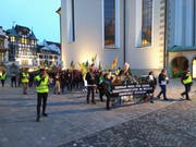 Am Donnerstagabend haben auch im St.Galler Stadtzentrum Kurdinnen und Kurden gegen die türkische Militäraktion in Nordsyrien protestiert. Auf einem mitgeführten Transparent und in Sprechchören forderten sie, dass der türkische Präsident Erdogan für die Kriegsverbrechen in den Kurdengebieten, in Rojava, verurteilt werden müsse. An der Kundgebung nahmen nach ersten Schätzungen zwischen 100 und 150 Personen teil. (Bild: Sandro Büchler - 24. Oktober 2019)