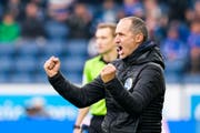 FCL-Trainer Thomas Häberli jubelt nach dem Tor zum 3:1-Endstand gegen Sion. (Bild: Martin Meienberger/Freshfocus, Luzern, 20. Oktober 2019)