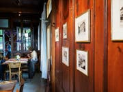 Gut einen Monat lang sind im Restaurant des Theaters Bilder aus der Sammlung des Toggenburger Museums zu sehen. (Bild: Sascha Erni)