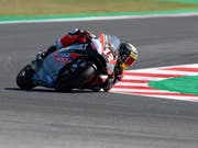 Darf weiter auf den WM-Titel in der Moto2-Klasse hoffen: Tom Lüthi (Bild: KEYSTONE/EPA ANSA/LORENZO DI COLA)