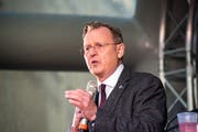 Seine Anstrengungen haben sich gelohnt. Bodo Ramelows Partei ist stärkste Kraft in Thüringen. (Bild: EPA/Jens Schlueter)