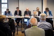 Sie diskutierten im Schloss: Ruedi Baer, Leiter Saurer-Museum, Stadtpräsident Dominik Diezi, Moderator Andrea Vonlanthen, Paul Roth, Generalsekretär Departement für Erziehung und Kultur, und Heier Lang, Präsident Verein Museen im Thurgau. (Bild: Reto Martin)