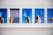 Esther van der Bies poetische Fotoserie «Handlungen der Sehnsucht: Die Vermessung des Himmels No.1» führt vor Augen, wie vergeblich das menschliche Streben ist, die Natur zu normieren.