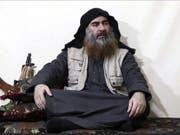 Ein Archivbild auf einer IS-Webseite zeigt den IS-Gründer und IS-Anführer Abu Bakr al-Bagdadi, der sich gemäss US-Präsident Trump bei einem US-Einsatz selber in die Luft sprengte. (Bild: Keystone/AP Al-Furqan media)