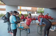 Die Helferinnen und Helfer des Sportvereins Knutwil-St. Erhard waren auch beim Schulhaus Würzenbach stationiert. (Bild: Michael Wyss)