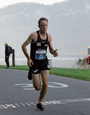 Der Engländer Neil Burton allein unterwegs auf der Horwer Halbinsel. (Bild: Jakob Ineichen)