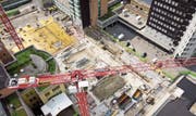 Grossbaustelle Kantonsspital: Für die Prüfung von Baugesuchen für solche Vorhaben wurden die Tarife angepasst.Bild: Ralph Ribi (2.Juli 2019)