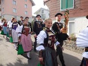 Die Älplergesellschaft Buochs geniesst ihr Fest.