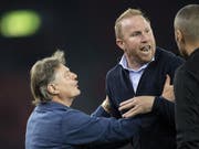 Bei FCZ-Trainer Ludovic Magnin kochten die Emotionen im Klassiker trotz schönem Sieg über (Bild: KEYSTONE/ENNIO LEANZA)