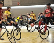 Roman Schneider (ganz hinten) und Paul Looser gewinnen für die Altdorfer die Silbermedaille. Bild: Urs Hanhart