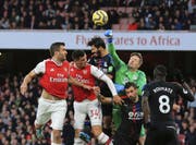 Granit Xhaka (Nummer 34) im Spiel gegen Crystal Palace. Nach seiner Auswechslung lässt er sich von den eigenen Fans provozieren.