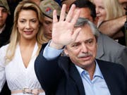 Der neue Präsident Argentiniens heisst Alberto Fernández - der Oppositionskandidat hat die Wahl am Sonntag gewonnen. (Bild: KEYSTONE/AP/NATACHA PISARENKO)