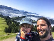 Sandro Reichmuth und Sohn Nelio diesen Sommer auf dem Kronberg. (Karten und Bilder: PD)