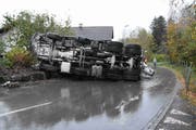 Die Unfallstelle von der anderen Seite aus fotografiert. (Bild: Kapo SG)