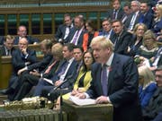 Scheitert mit seinen Neuwahl-Plänen: Der britische Premier Boris Johnson bei der Debatte im Unterhaus in London. (Bild: KEYSTONE/AP/HOUSE OF COMMONS)