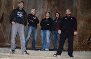 Bruno Bomatter, Serge Mattli, Pascal Trutmann, Remo Poletti und Roman Wettstein (von links) bilden die Band Shadow’s Far. (Bild: PD)