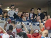 Nicht alle Fans am Baseball-Finalspiel zwischen den Washington Nationals und den Houston Astros begrüssten US-Präsident Donald Trump und First Lady Melania Trump so herzlich. (Bild: Keystone/EPA SIPA POOL/CHRIS KLEPONIS / POOL)