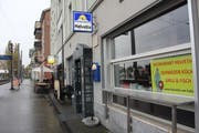 Das Restaurant Helvetia ist direkt neben der SBB-Haltestelle Rorschach Hafen. (Bild: Sheila Eggmann)