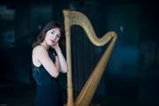 Im Rampenlicht: Harfenistin Anaïs Gaudemard. (Bild: Miguel Bueno)