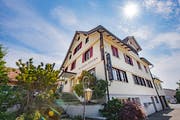Das Restaurant Hirschen steht auf dem Wittenbacher Dorfhügel.(Bild: Urs Bucher (3. Juli 2019))
