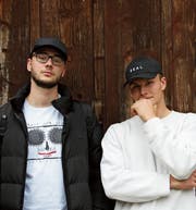 Die beiden Rapper Simbol, Simon Bollhalder, (links) und Emorey, Jerôme Roller träumen vom Open Air Frauenfeld und von einer Teilnahme am Bounce Cypher. (Bild: Corinne Bischof)