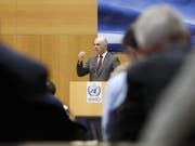 Bundesrat Alain Berset warnt in Genf vor den Gefahren der Klimaerwärmung für das Hochgebirge. Bis Donnerstag beraten 150 Fachleute, wie die Folgen des Klimawandels für diese Regionen minimiert werden können. (Bild: Keystone/SALVATORE DI NOLFI)