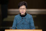 Hongkongs Regierungschefin, Carrie Lam, an ihrer wöchentlichen Pressekonferenz. (Bild: Jerome Favre/EPA (29. Oktober 2019))