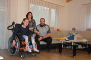 Philipp und Angelika Estermann mit ihrer Tochter Fabienne (11). (Bild: Christian Tschümperlin, Erstfeld, 28. Oktober 2019)