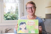 Buchautorin Lisbeth Jenni mit ihrem Werk. (Bild: Nadia Schärli, Rothenburg, 28. Oktober 2019)