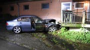 Am Auto entstand ein Sachschaden von mehreren tausend Franken. (Bild: PD)