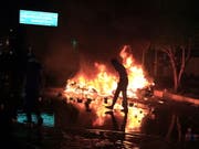 Bei Anti-Regierungs-Protesten im Irak sind erneut mindestens 17 Menschen getötet worden - auf dem Bild Ausschreitungen im zentralirakischen Kerbela. (Bild: KEYSTONE/EPA/FURQAN AL-AARAJI)