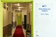 Der Eingang zur Moschee im 1. Stock des Gebäudes an der Motelstrasse in Kriens.